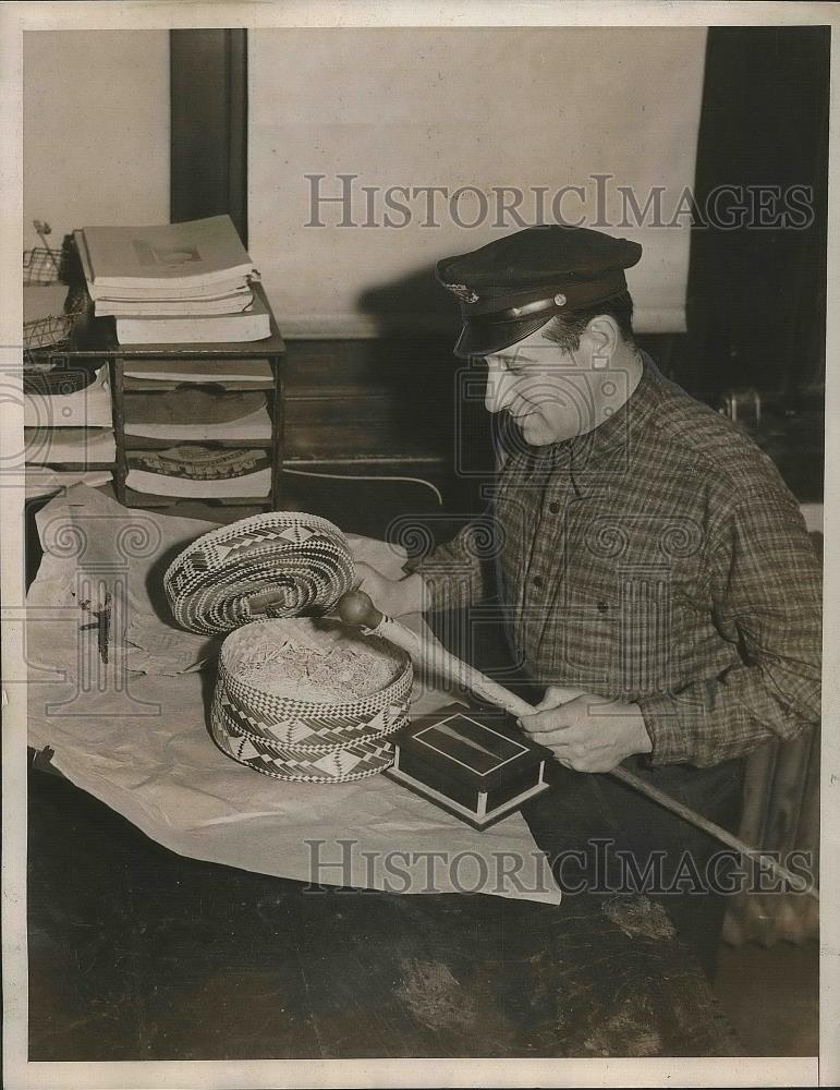 1939 Press Photo Custom Guard R. Roncoli Examines Gift for Mrs. Dorothy Hall - Historic Images