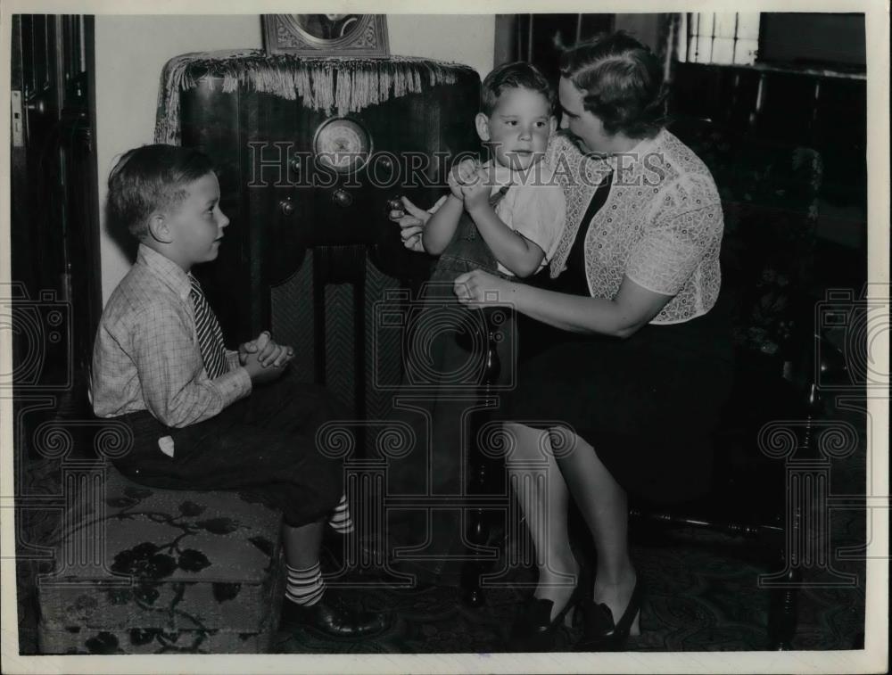 1938 Press Photo Mrs Earl Averill And Her Children - nea40927 - Historic Images