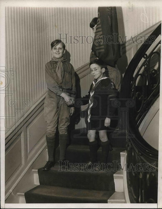 1931 Press Photo Scout Harold Snyder Troop 534 & Roger Bart - nea36195 - Historic Images