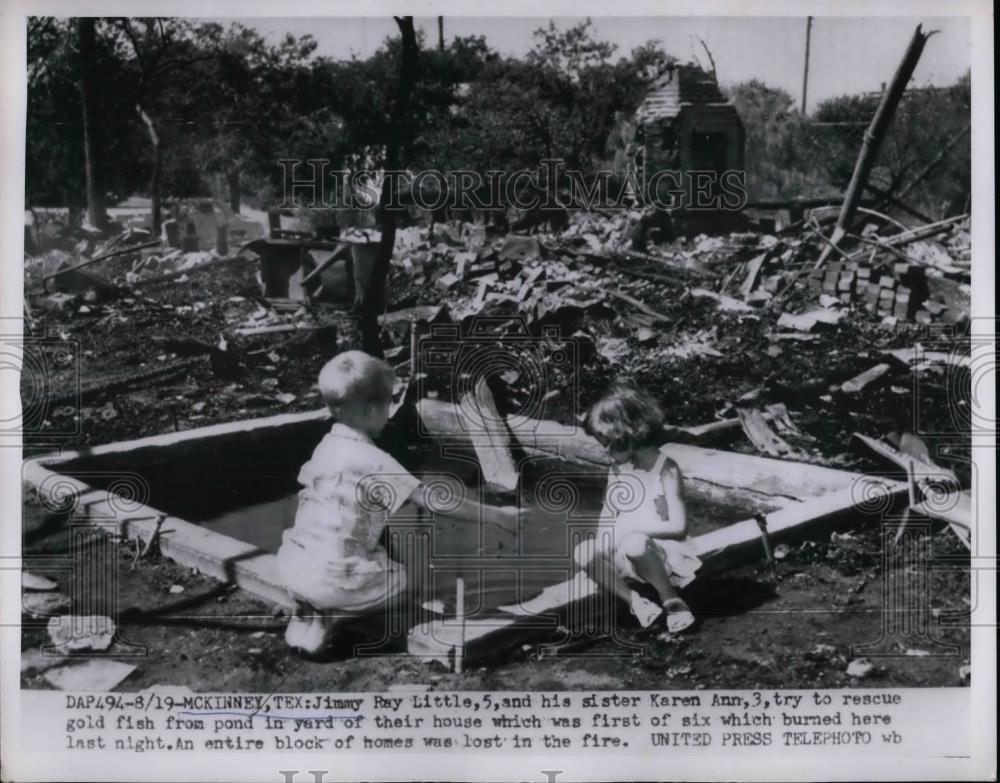 1954 Press Photo McKinney Texas Jimmy Ray Little Karen Ann House burned fire - Historic Images