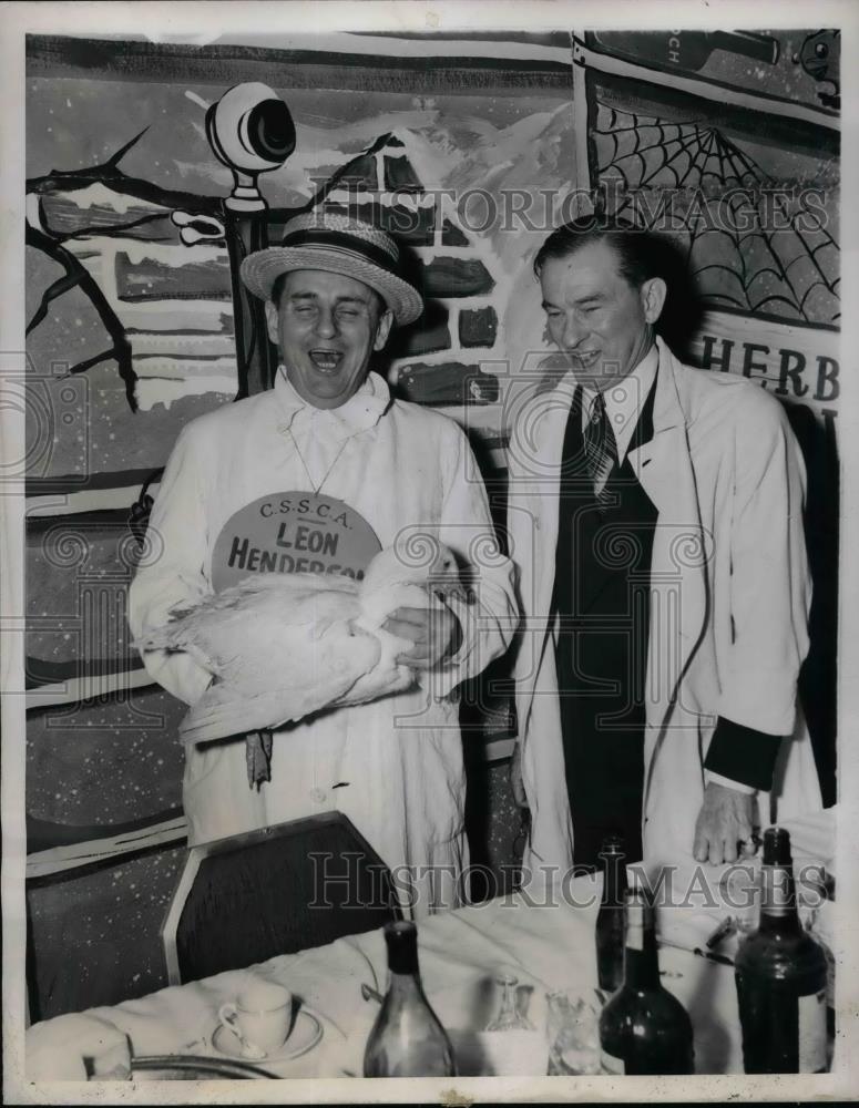 1943 Press Photo Leon Henderson * James Walker At Waldorf Astoria Antics - Historic Images
