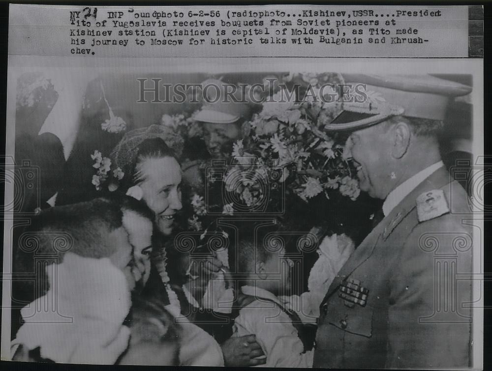 1956 Press Photo Pres. Tito of Yugoslavia Receive Flowers at Kishinev Station - Historic Images