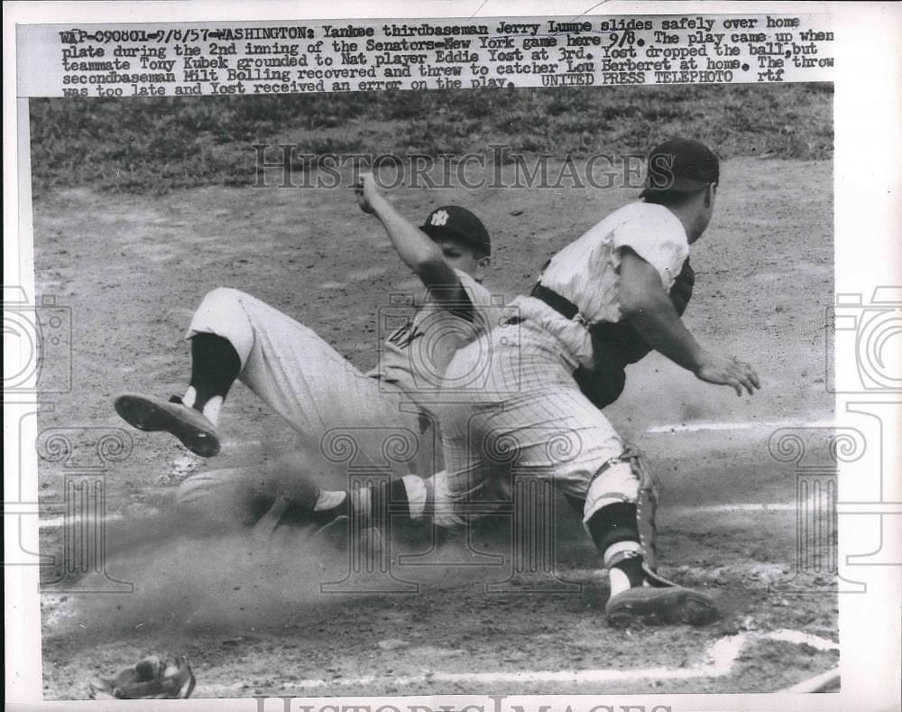 1957 Press Photo New York Yankees Third Baseman Jerry Lumpe Sliding To Home - Historic Images