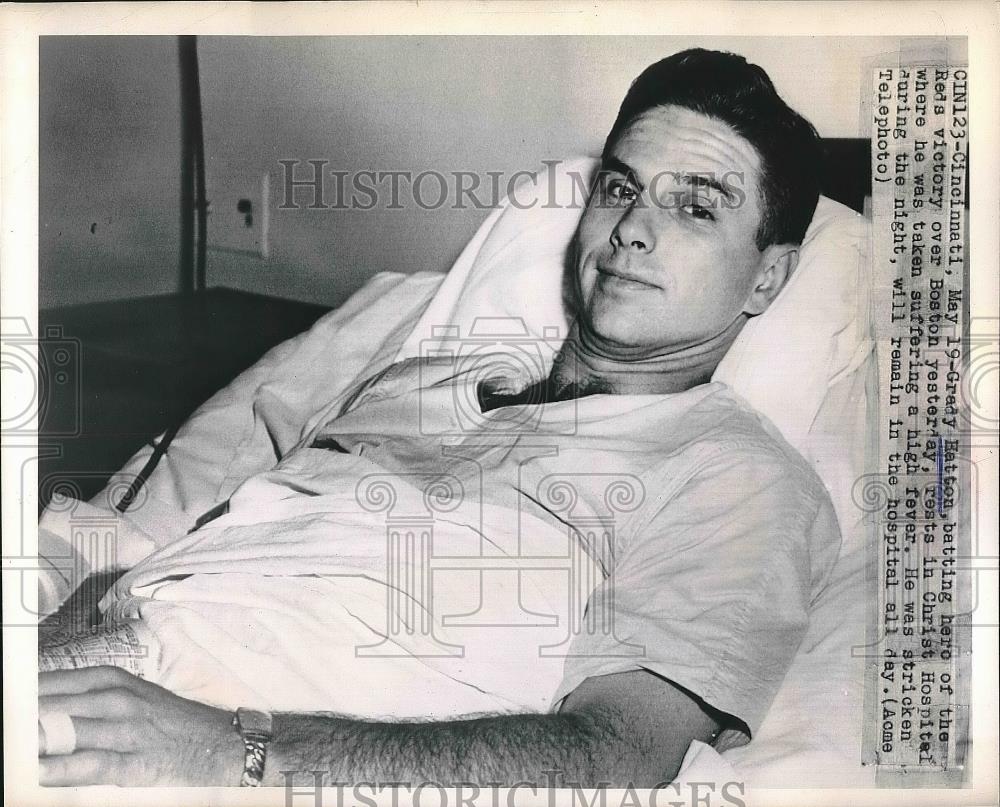 1949 Press Photo Cincinnati Red Grady Hatton Rests In Christ Hospital With Fever - Historic Images