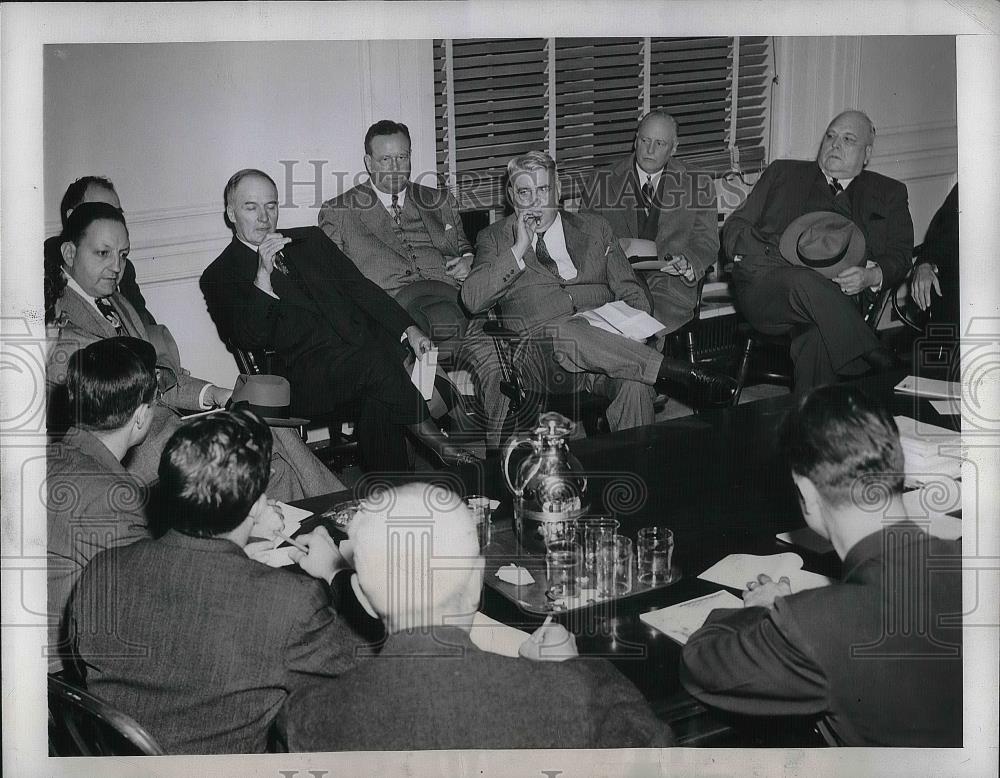1945 Press Photo Evening Conference For Coal Operators To Discuss Troubles - Historic Images