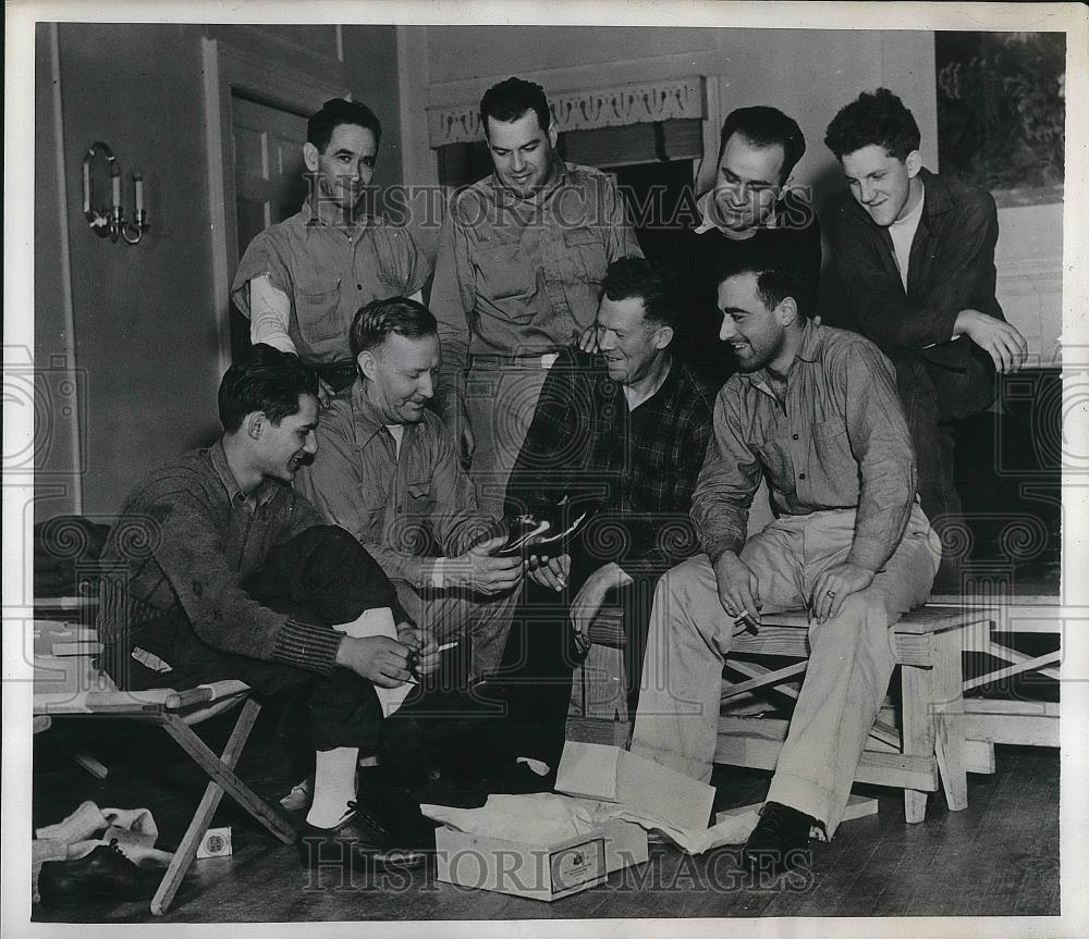 1944 Press Photo Survivors of &quot;Plattsburg&quot; Allegar,Weland,Larsen,Sanfilip,Dorado - Historic Images