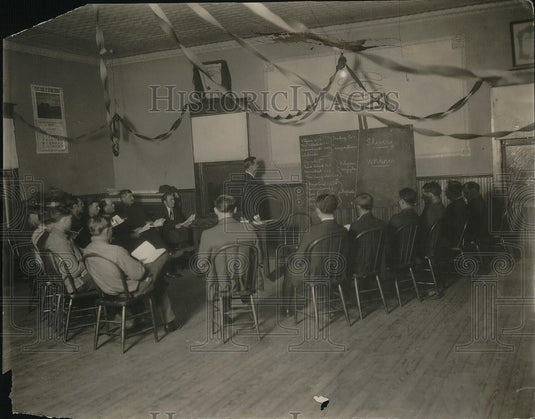 1924 Press Photo Union Charter above window draped for member killed in mine - Historic Images