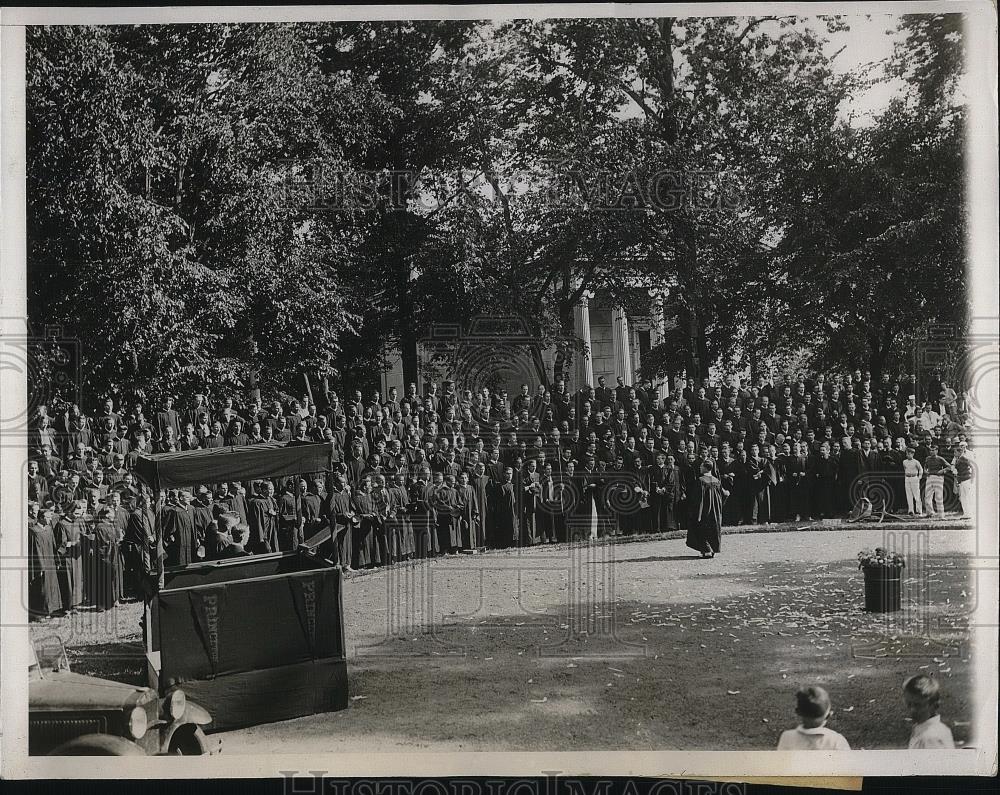 1933 Press Photo Princeton Seniors Observe Class Day Singing at Nassau Hall - Historic Images