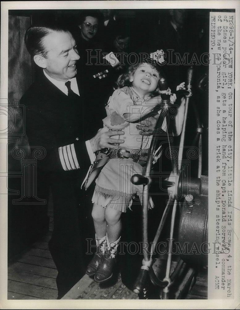 1949 Press Photo Linda Iris Brown,4 March of Dimes poster child, Capt D Sorrell - Historic Images