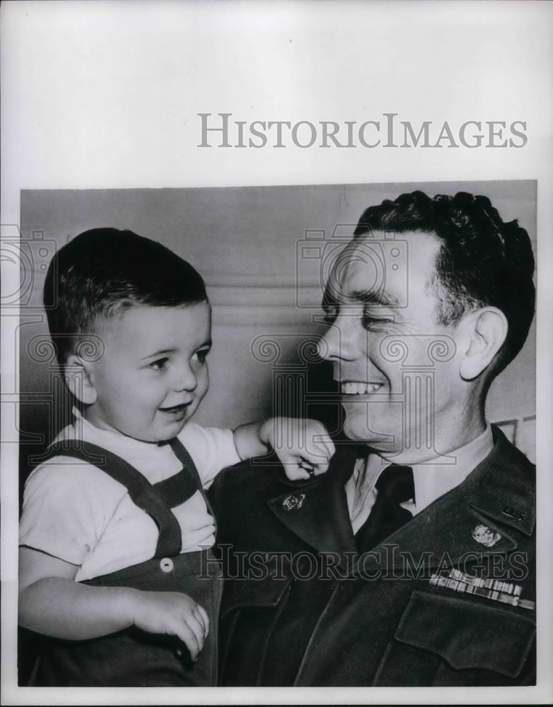 1952 Press Photo Warrant Officer Jack V. Davidson with Son Randy - nea34785 - Historic Images