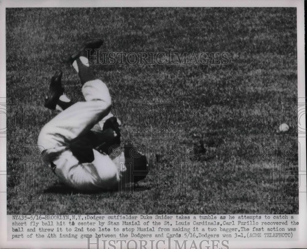 1950 Press Photo Duke Snider Outfielder Dodgers Fails To Catch Short Fly Ball - Historic Images