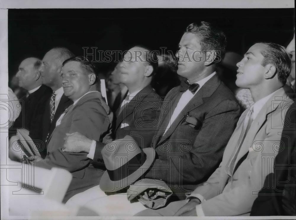 1935 Press Photo Businessmen Watch Catholic Boys Team Play At Wrigley Field - Historic Images