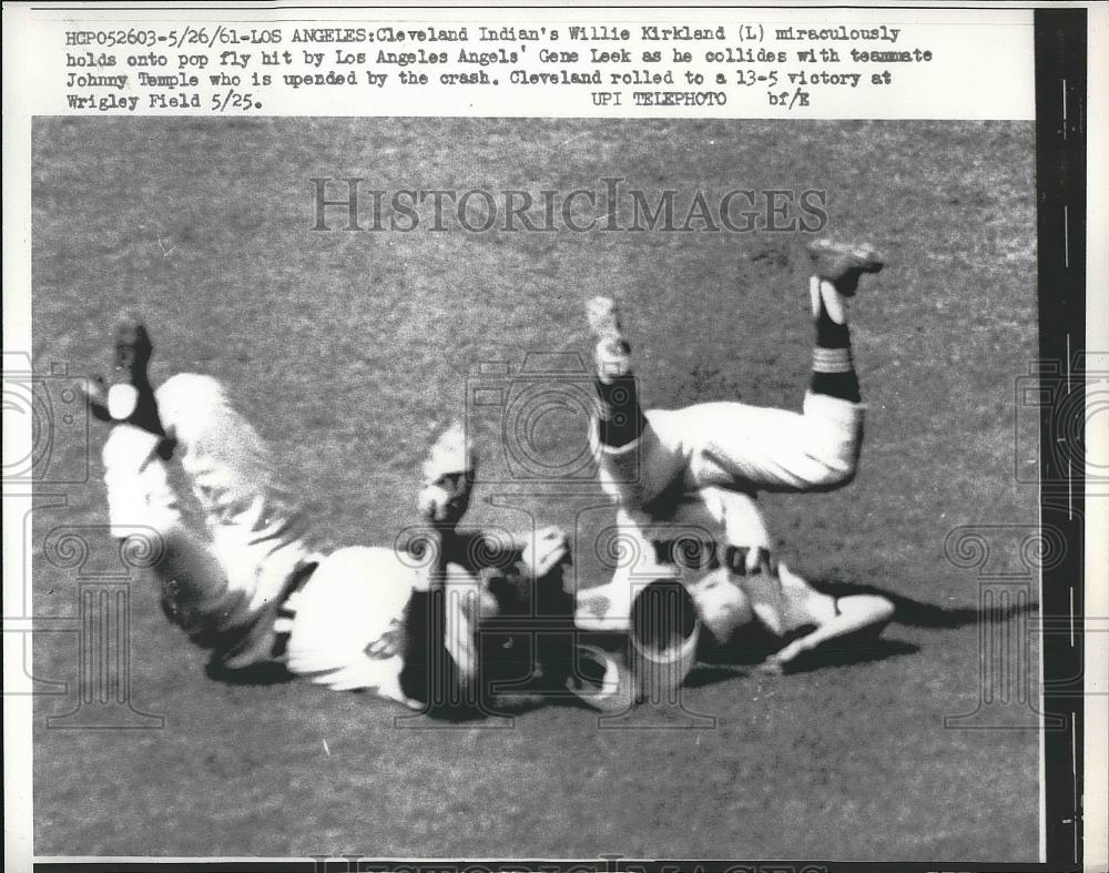 1961 Press Photo Cleveland Indians Players Kirkland and Temple Colliding Catch - Historic Images