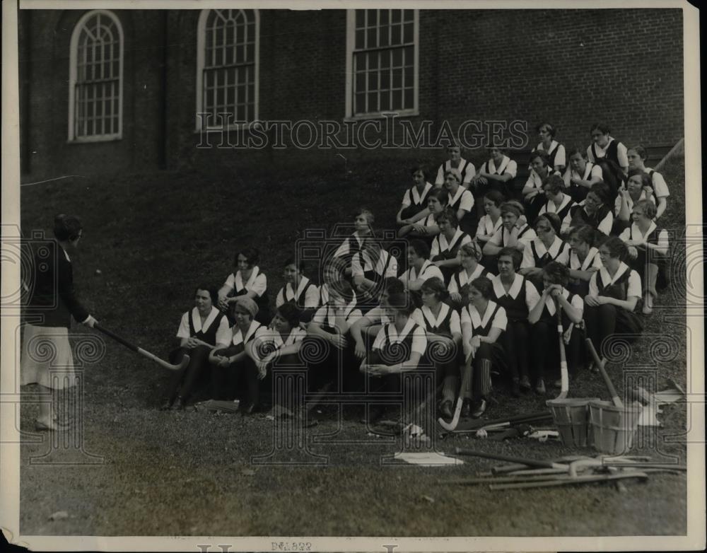 1927 Press Photo Miss McInees Hockey Instructor - nea39718 - Historic Images
