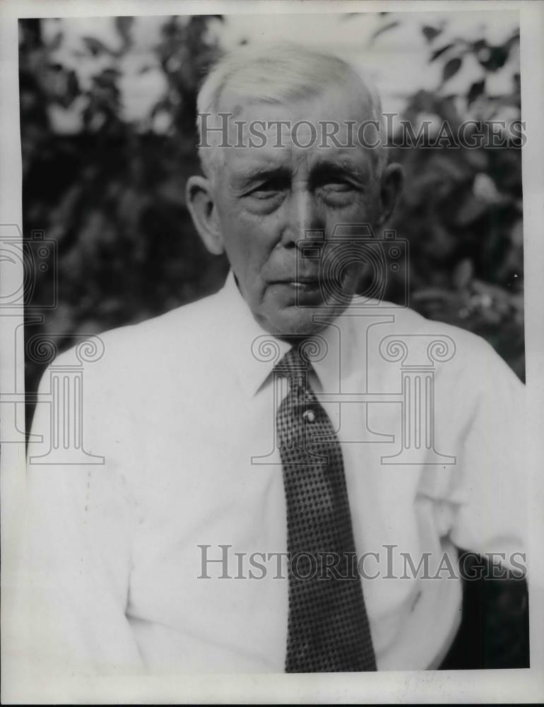 1923 Press Photo CH Maxseiner Became Barber At Age Of 80 - nea37706 - Historic Images
