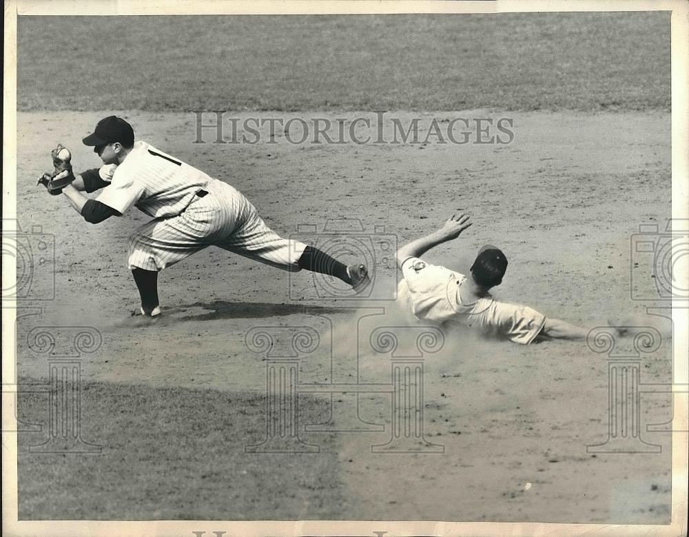 1947 Press Photo George Stirnweiss Ken Keltner Cleveland Indians Yankees - Historic Images