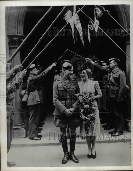 1941 Press Photo Capt. A. A. Tim Hughman returning to England to wed - nea36954 - Historic Images