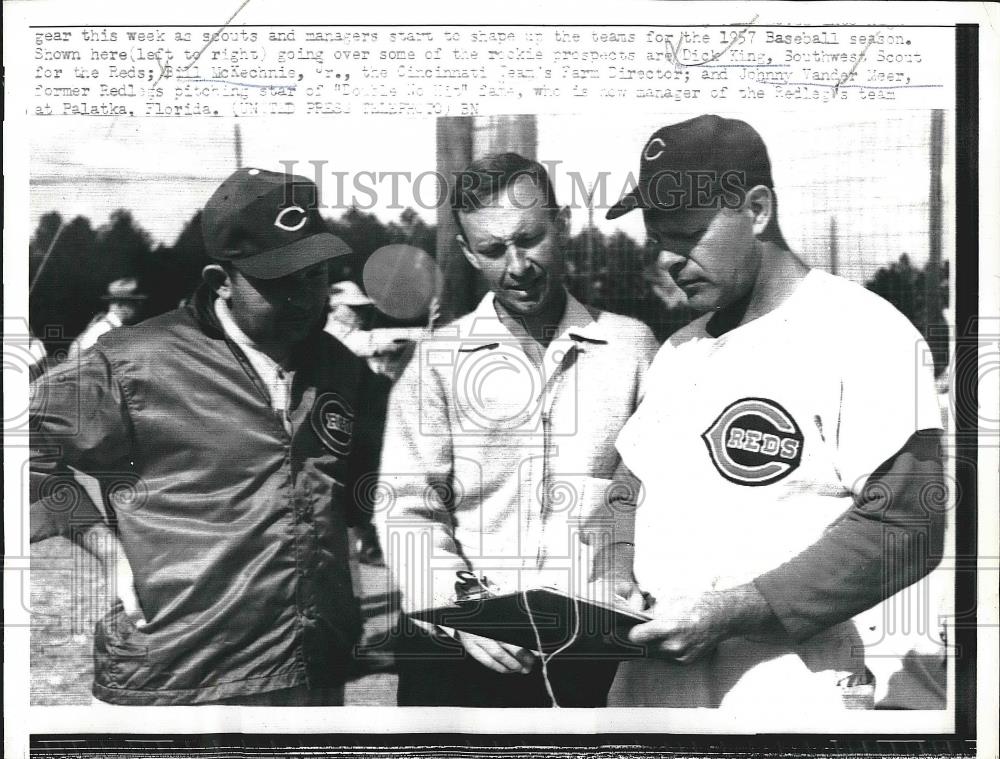 1957 Press Photo Dick King, Bill McKechnie Jr., Johnny Vander Meer, Cincinnati - Historic Images