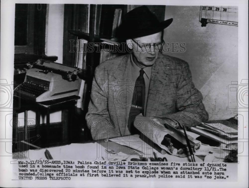 1955 Press Photo Police Chief Orville Erickson Examines Bomb, Iowa State College - Historic Images
