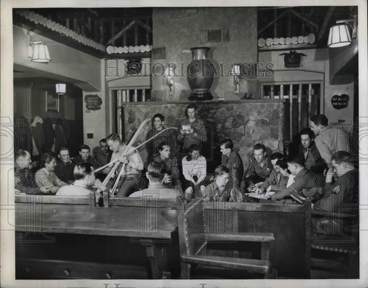 1946 Press Photo Lieutenant Douglas B. Luckey, Hotel Shiga Heights, Japan - Historic Images