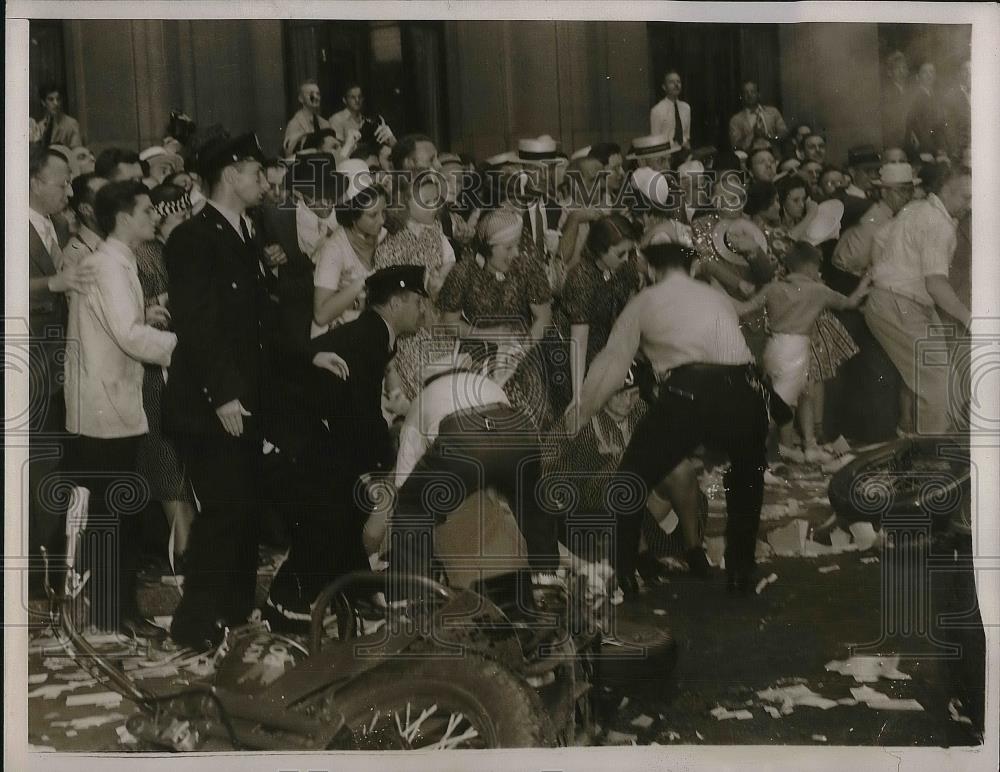 1938 Press Photo Police assisting women after they were bowled over at parade - Historic Images