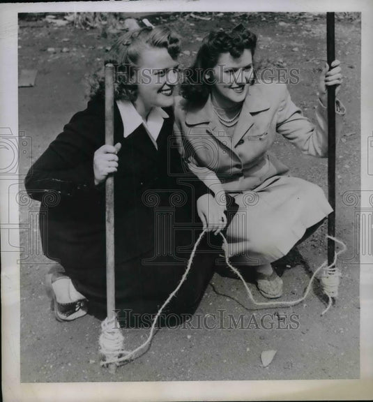 1943 Press Photo Agnes Jones, Dottie Cole, Linesmen for Football Games - Historic Images