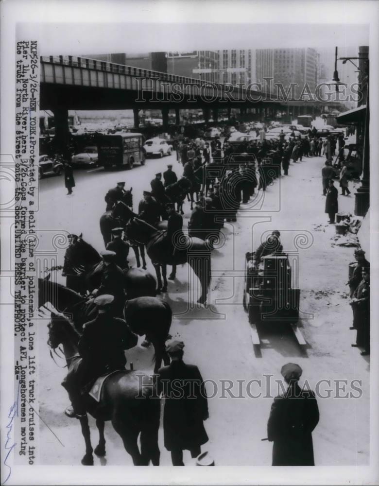 1954 Press Photo AFL Longshoremen Striking New York - nea34859 - Historic Images