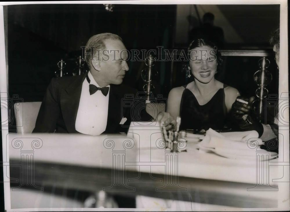 1936 Press Photo Mrs. James H. Van Alen, Dart Thorne, at Rainbow Room - Historic Images