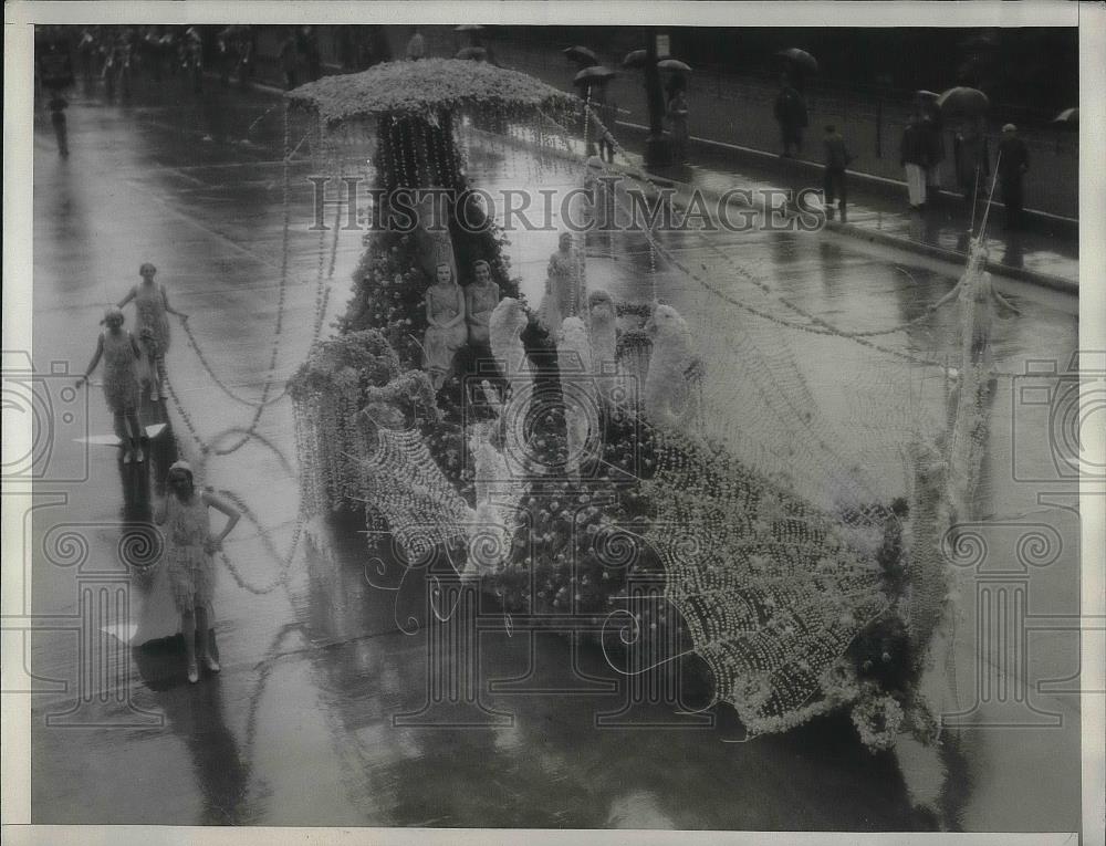 1934 Press Photo &quot;Queen of the Beaches&quot; Float Winner Tournament of Roses - Historic Images