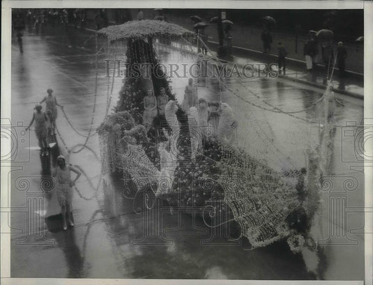 1934 Press Photo "Queen of the Beaches" Float Winner Tournament of Roses - Historic Images