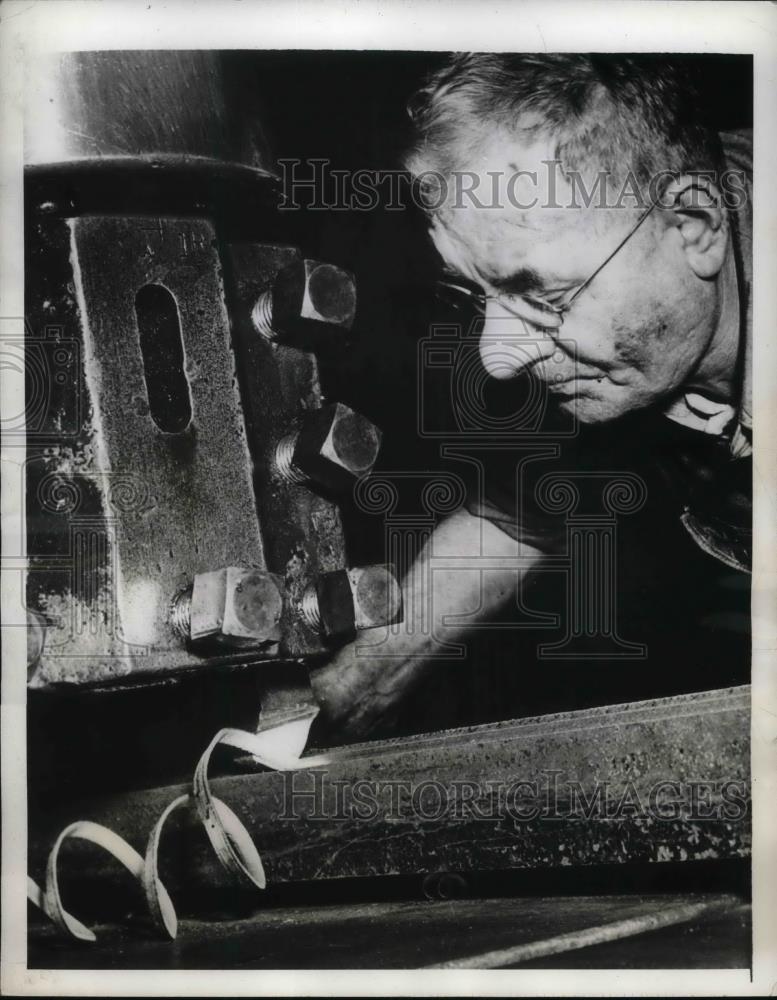1942 Press Photo Westinghouse Metallurgists Molybdenum - nea34833 - Historic Images