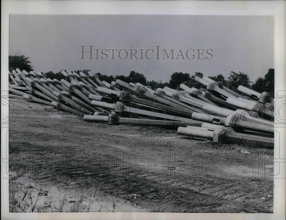 1957 Press Photo Changing the street lights - nea38346 - Historic Images