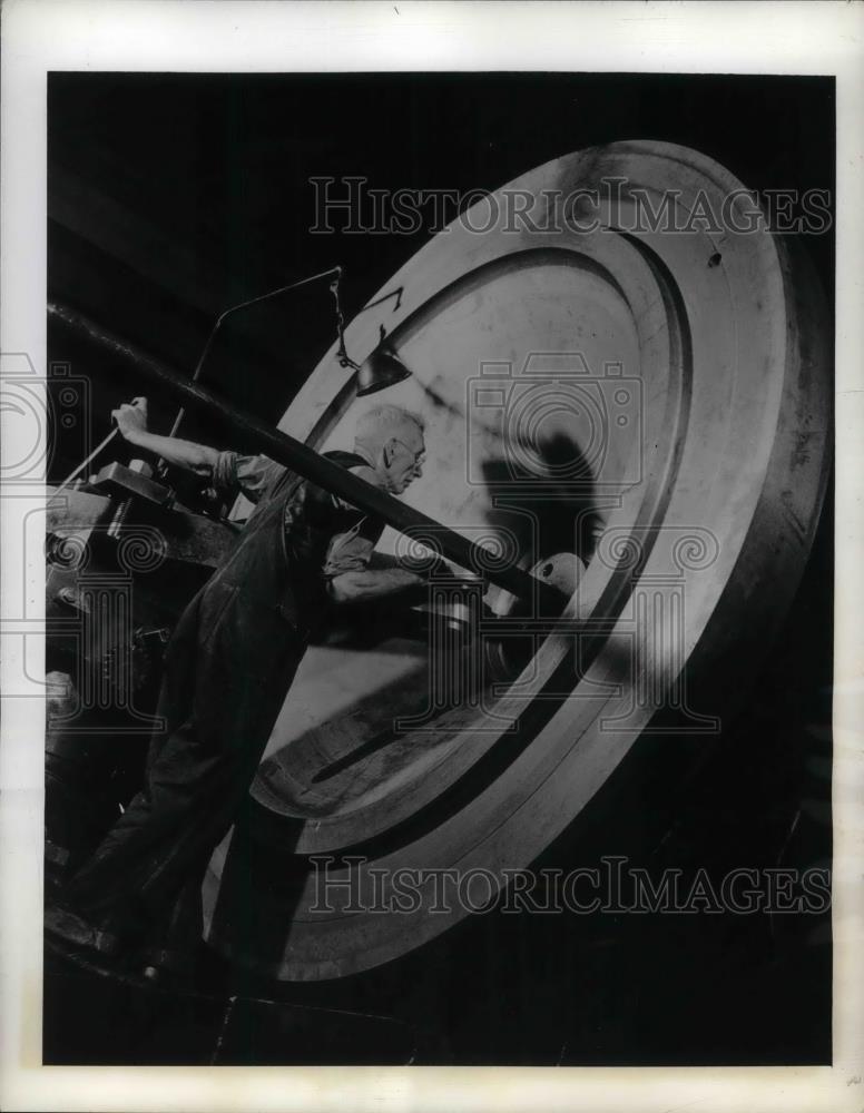 1941 Press Photo Westinghouse Electric & Manf. Company, J Keckler - nea34825 - Historic Images