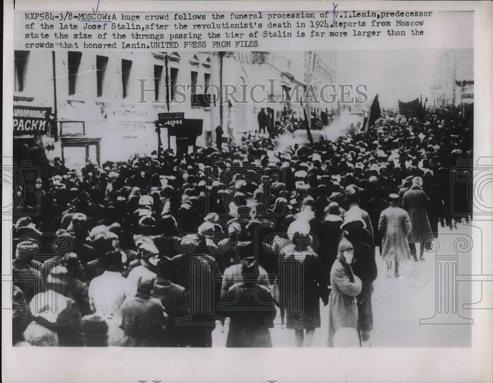 1953 Press Photo Crowds at V.I. Lenin funeral in Russia - nea35606 - Historic Images
