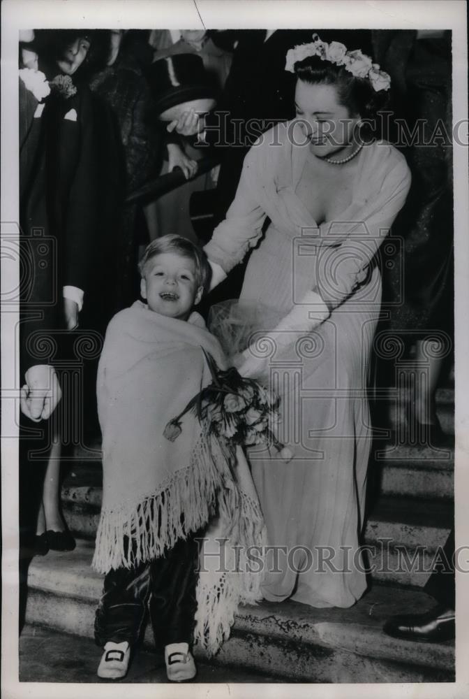 1950 Press Photo Guy Harvey and Mrs Kenneth Harper at wedding - nea36957 - Historic Images