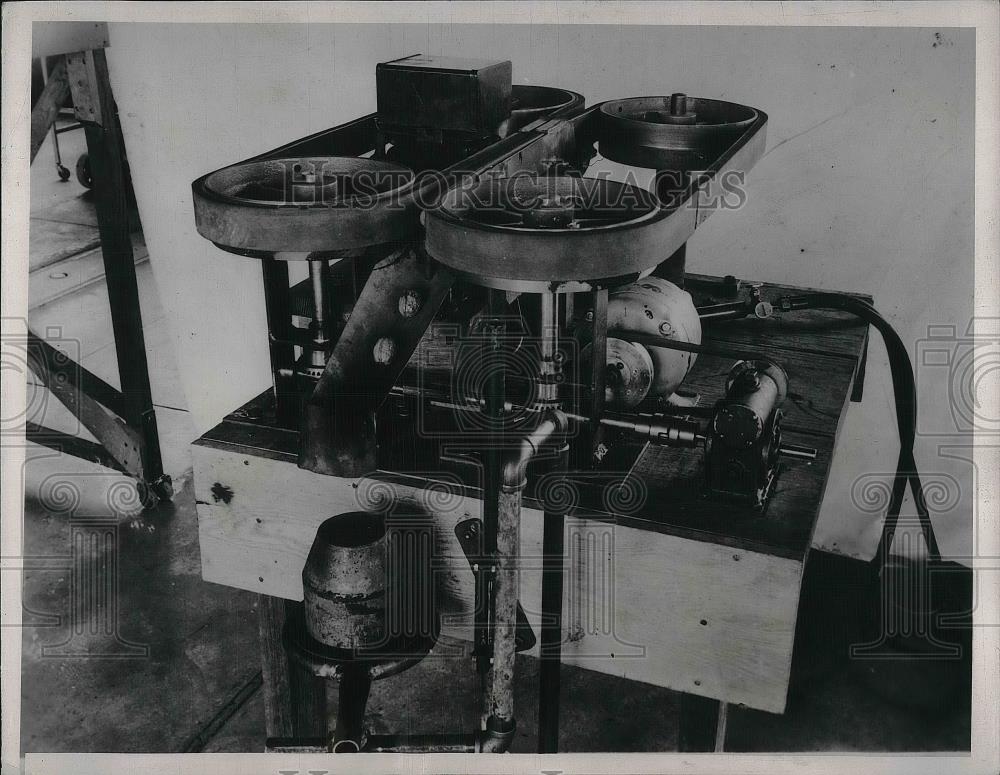 1938 Press Photo internal combustion nut cracking maching, U. of California - Historic Images