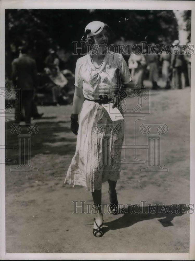 1937 Press Photo Mrs Margaret Emerson at Belmont racetrack - nea34675 - Historic Images