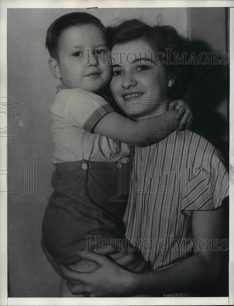 1935 Press Photo Bernard LeBlanc Reunited With His Mother Annette - nea39208 - Historic Images