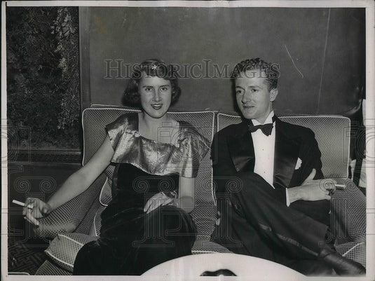 1935 Press Photo Dorothy Pagenstecher & Atherton Foster at Rainboe Room party - Historic Images
