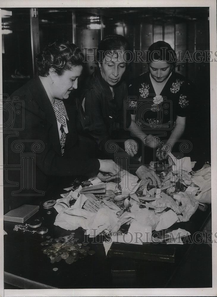 1938 Press Photo Mexicans American and British oil properties confiscated - Historic Images