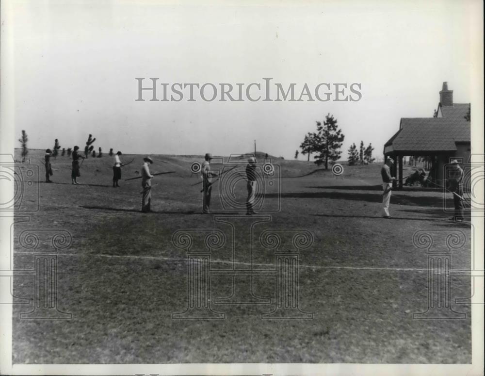 1933 Press Photo Andrew Elisson Wins Mid-Winter Archery Tournament - nea40472 - Historic Images