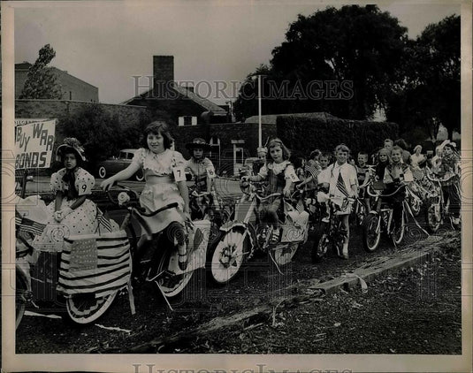 1951 Press Photo Independence Day Parade - nea41926 - Historic Images