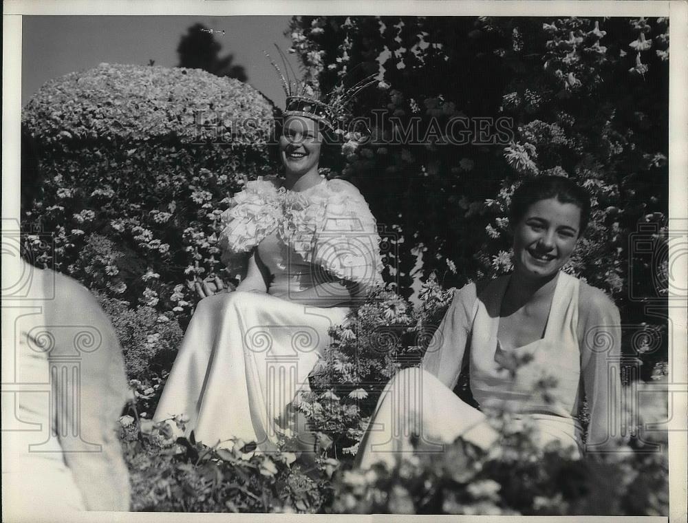 1935 Press Photo Queen Muriel on Floral Float in Tournament of Roses - nea35839 - Historic Images