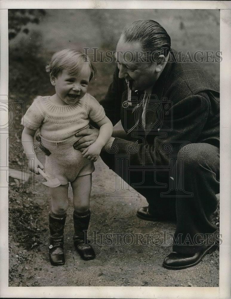 1940 Press Photo M. Lhuillier with Son Raymond in France - nea36347 - Historic Images