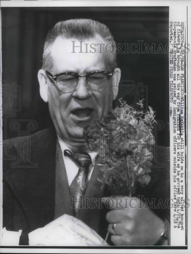 1958 Press Photo William Heikkila, Deported by Immigration With Finland Flowers - Historic Images