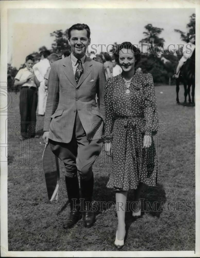 1941 Press Photo Mr. and Mrs Robert Lee Henry at horse show - nea36990 - Historic Images