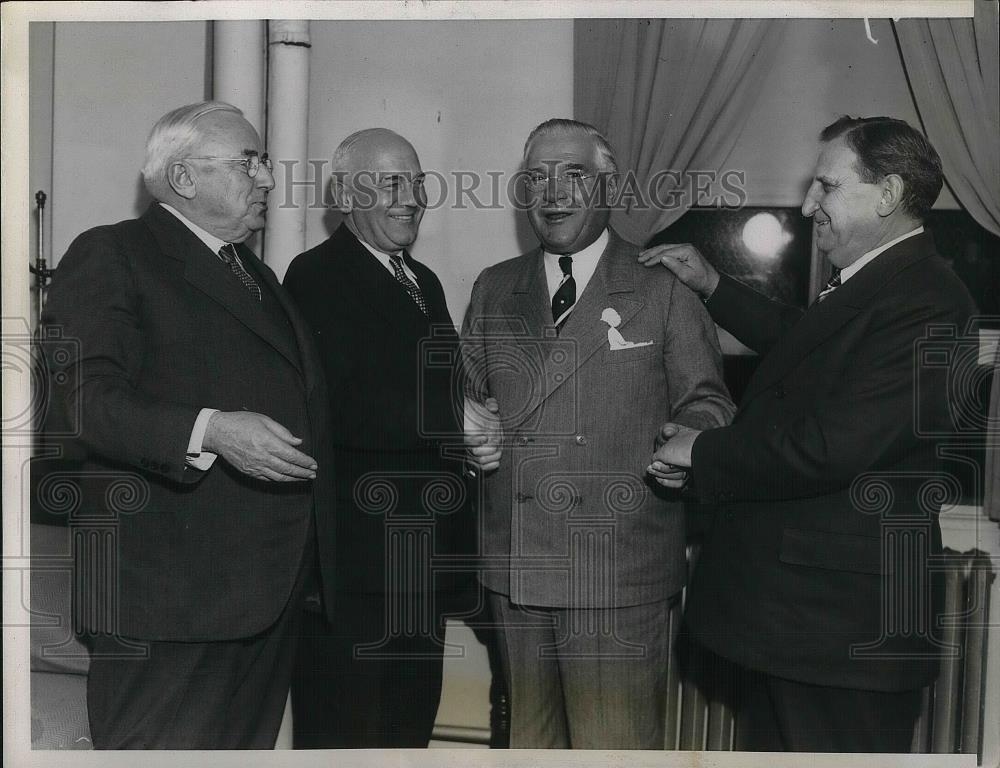 1938 Press Photo Candidate Julius P. Hem Is Congratulated By Edward Niedecken - Historic Images