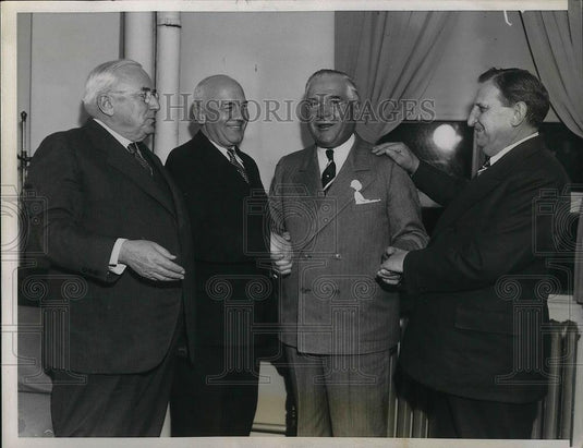1938 Press Photo Candidate Julius P. Hem Is Congratulated By Edward Niedecken - Historic Images
