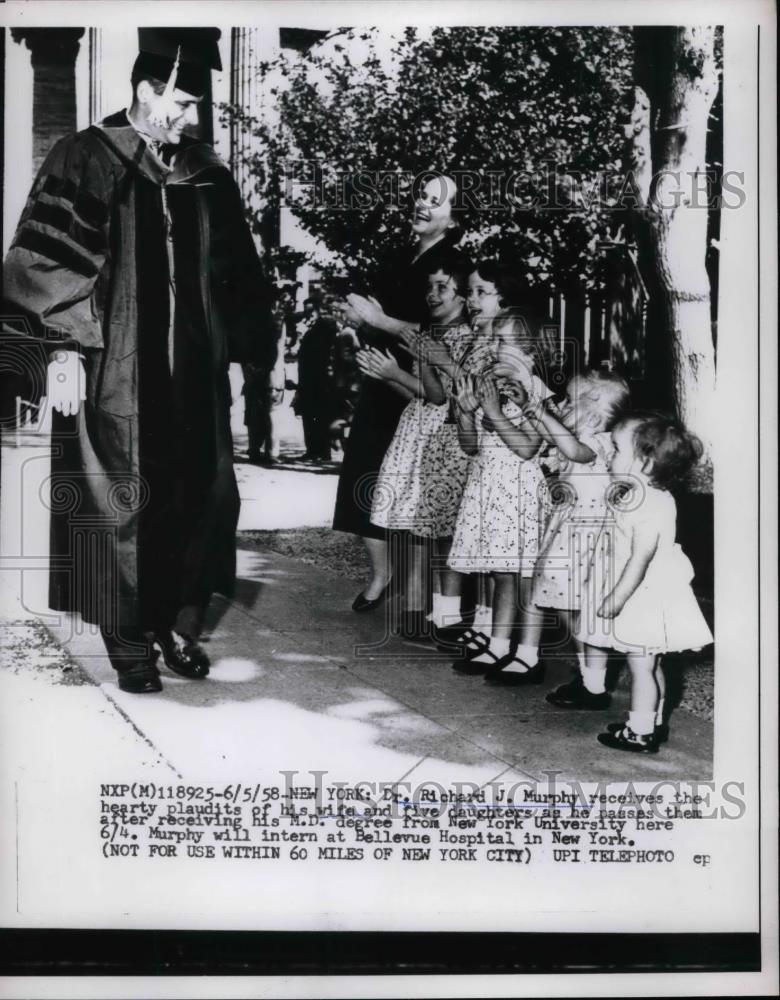 1958 Press Photo Dr. Richard Murphy with wife and children after his graduation - Historic Images
