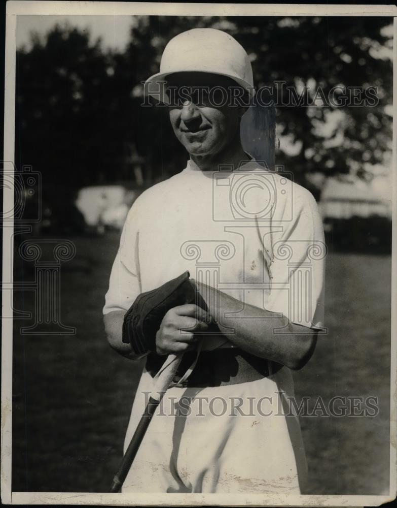1930 Press Photo Polo Player Devereaux Milburn At Meadowbrook Season Opening - Historic Images